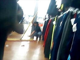 Piilotettu kamera valmentajan super porno hd asettamassa naisen pukuhuoneessa